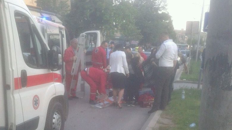 Aksident i rëndë në Prishtinë, vetura godet dy këmbësore (Foto)