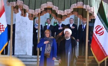 Presidentja e Kroacisë vendos shami gjatë vizitës në Iran (Foto)