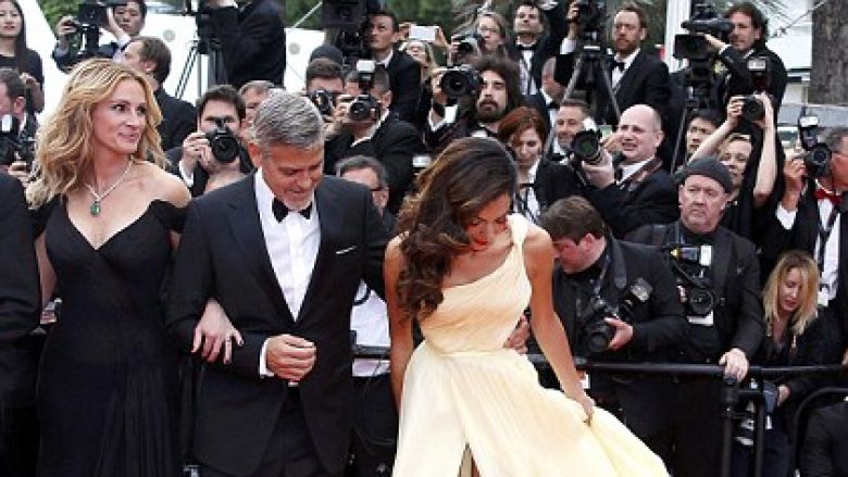 Gruas së Clooneyt për pak sa nuk i doli ‘zogu’ në shesh (Foto)