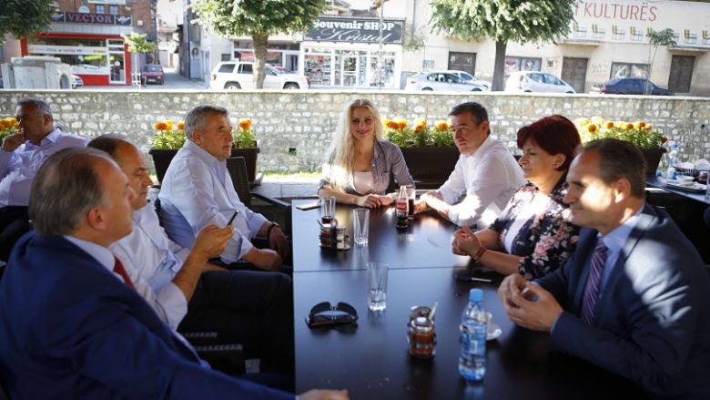 Veseli takon deputetët e komuniteteve në Prizren
