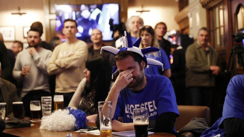 Kështu festuan tifozët e Leicesterit pasi zyrtarisht ishin kampion (Video)
