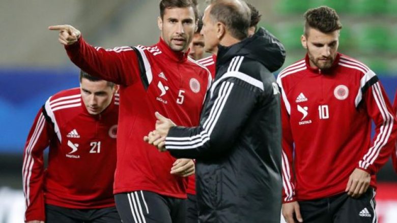 “Futbollistët e Kosovës të rrinë me Shqipërinë”