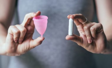 Përdorimi i filxhanëve menstrual në vend të tamponëve e përmirëson jetën seksuale
