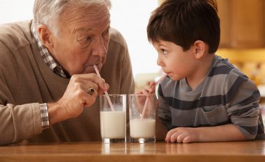 A i dini dobitë e pijes më të konsumuar në botë – qumështit?