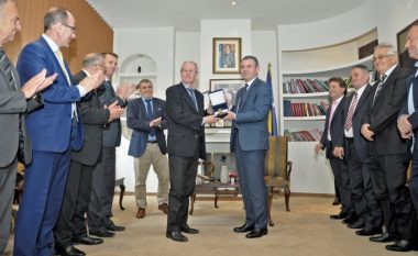 Ministri Shala përgëzoi futbollin kosovar për suksesin historik