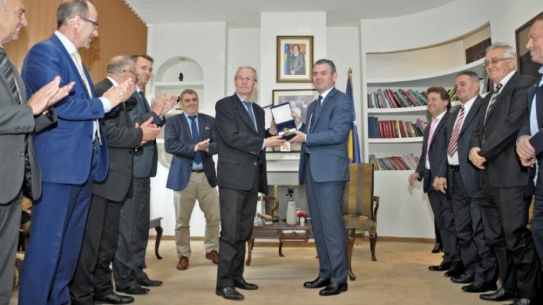 Ministri Shala përgëzoi futbollin kosovar për suksesin historik