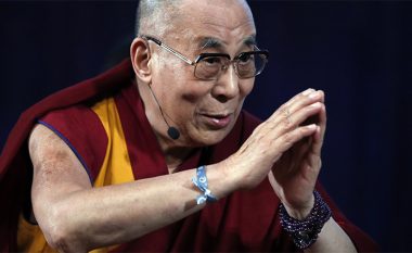 Asgjë nuk ka më mirë: Recetën e Dalai Lamës për lumturinë e ka vërtetuar edhe shkenca!
