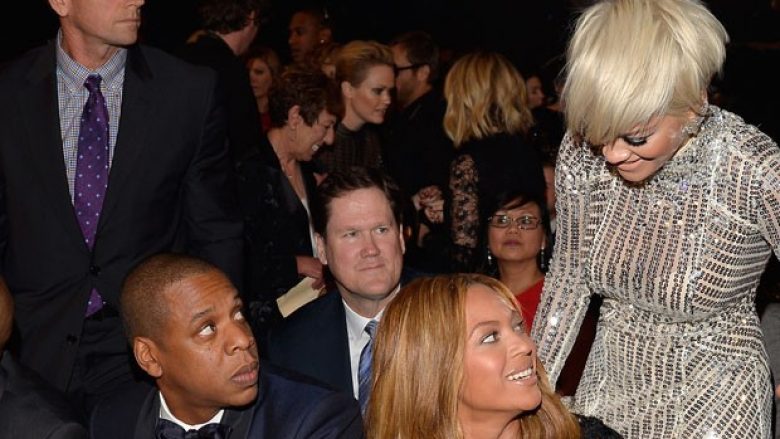 Rita e takon Beyoncen, ja çfarë bënë në “Met Gala” (Foto)