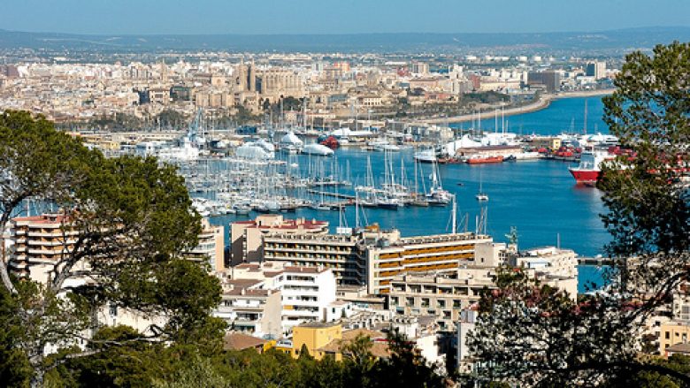 Familja shqiptare kërkon azil në Palma De Mallorca