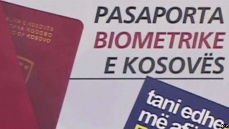 Shtohet numri i qytetarëve që aplikojnë për pasaporta biometrike (FOTO)