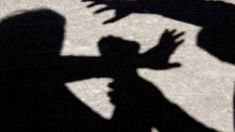 Përleshen fizikisht në Prishtinë dy persona shkaku i fëmijëve – arratiset i dyshuari, policia arreston dy gra