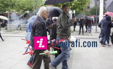 Protesta pëfundoi e qetë, pastrohet sheshi (Foto)