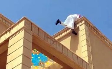 “Spider-Mani” nga Arabia, që në tri kate ngjitet për 20 sekonda (Video)