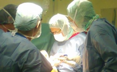 Vdes foshnja gjatë operacionit në klinikën për fëmijë në Shkup