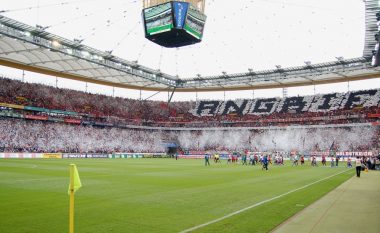 Bie nga liga, por kishte tifozë më shumë se gjigantët evropian në stadium (Foto)