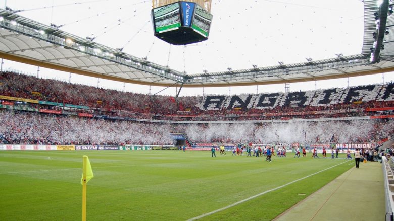 Bie nga liga, por kishte tifozë më shumë se gjigantët evropian në stadium (Foto)