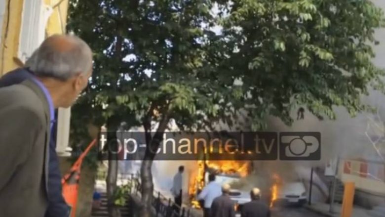 Ka një viktimë: Ja pamjet kur autobusi merr flakë në Krujë (Video)