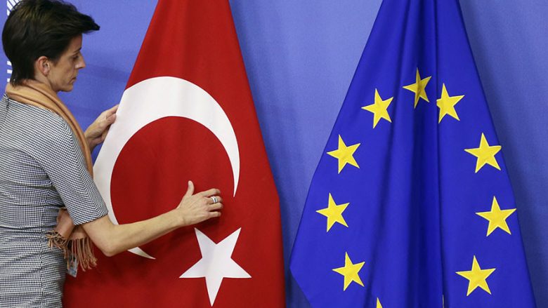 Turqia merr liberalizimin e vizave, nëse plotëson kriteret deri në qershor
