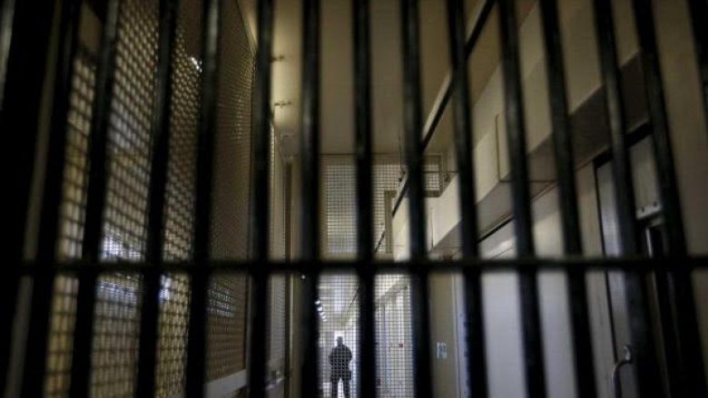 Dy shqiptarë arratisen nga qelitë e paraburgimit në Selanik