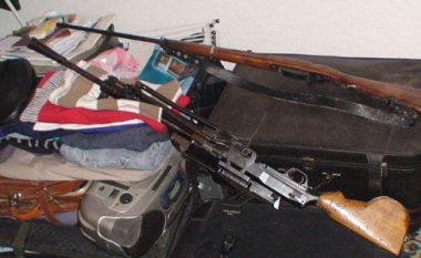 Konfiskohen armë në Podujevë
