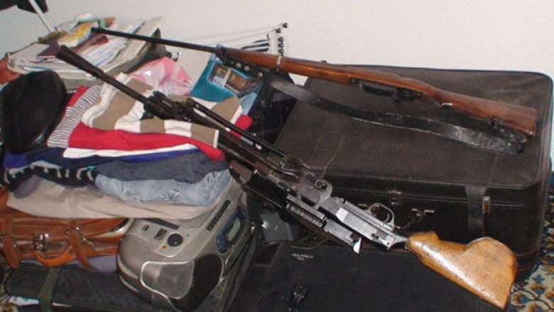 Konfiskohen armë në Podujevë