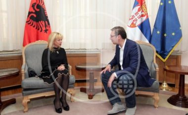 Artistja shqiptare pritet nga kryeministri serb