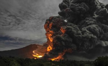 Shtatë të vdekur nga vullkani në Indonezi