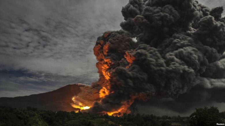 Shtatë të vdekur nga vullkani në Indonezi