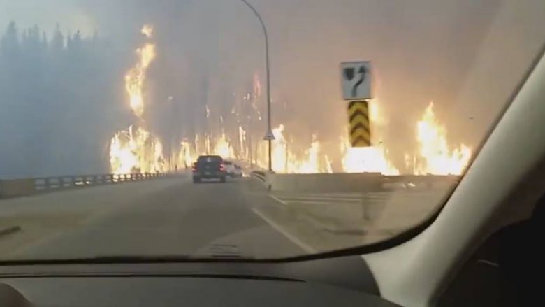 Të shohësh ferrin me sy: Kështu dukej gjendja në Alberta të Kanadasë (Video)