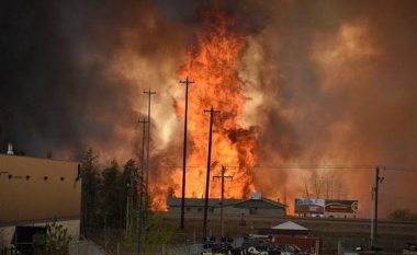 Evakuohen rreth 60 mijë njerëz, qyteti kanadez kërcënohet nga zjarri