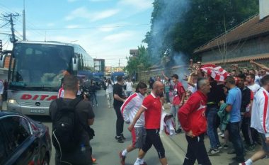 Crvena Zvezda mbërrin në Kosovë, ja si pritet (Foto)