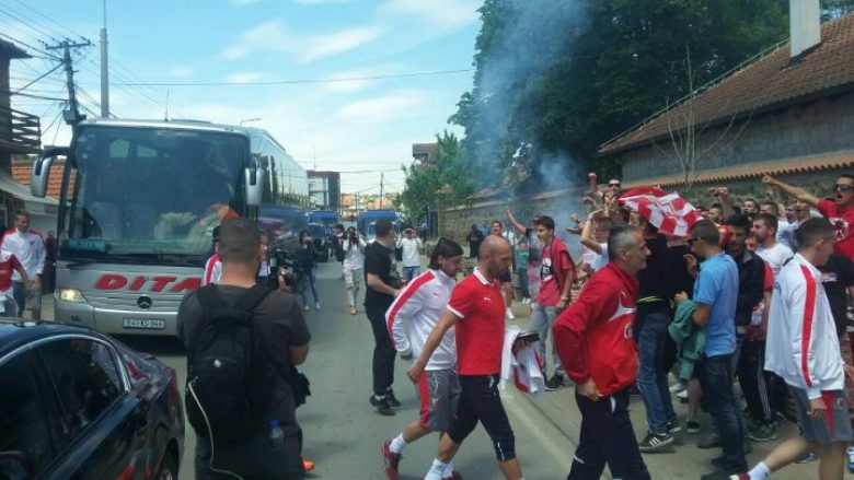 Crvena Zvezda mbërrin në Kosovë, ja si pritet (Foto)