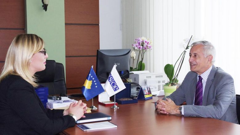 Schlumberger premtoi vazhdimin e bashkëpunimit mes OSBE-së dhe Kosovës