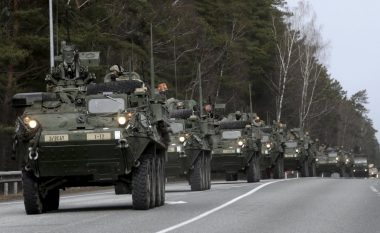 A është edhe kjo një Luftë e Ftohtë? NATO planifikon vendosjen e 40 mijë trupave në kufi me Rusinë!
