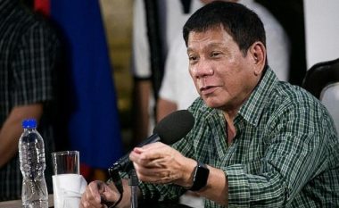 Presidenti i Filipineve, i pamëshirshëm në luftën kundër krimit: Vritini kriminelët, unë ju dekoroj