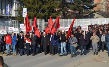 Protestë në Deçan kundër vendimit të Gjykatës në favor të Manastirit