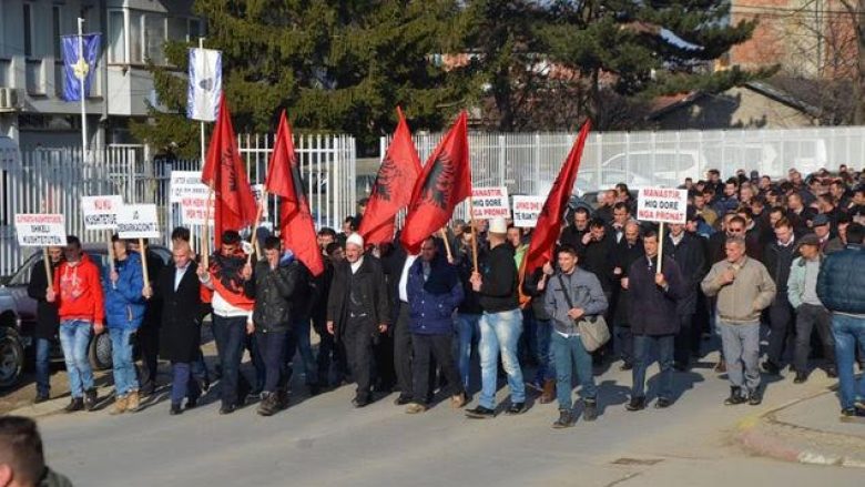 Protestë në Deçan kundër vendimit të Gjykatës në favor të Manastirit