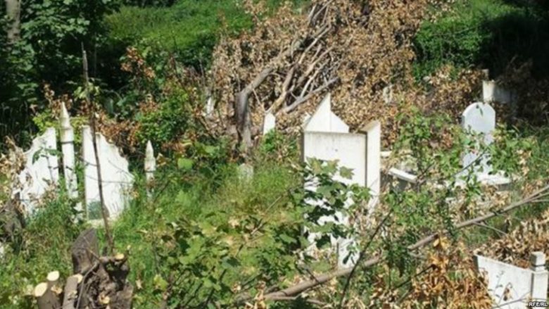 Dëmtohen varrezat myslimane në veri të Mitrovicës