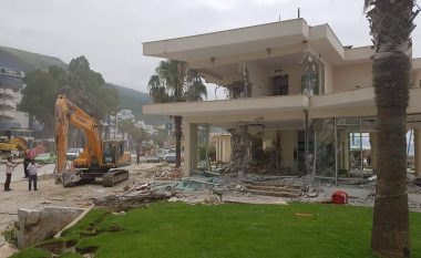 Vlorë, shembet hoteli luksoz për shkak të ndërtimit të Lungomares (Foto)