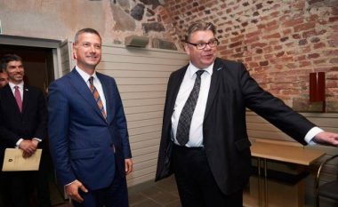 Çollaku takohet me ministrin e Jashtëm të Finlandës, Timo Soini