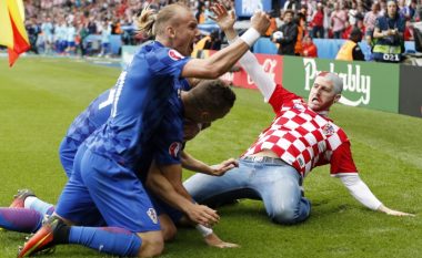Tifozi kroat feston golin me lojtarët (Foto)