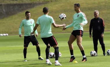 Ronaldo dhuron spektakël në stërvitje, paralajmëron Poloninë (Video)