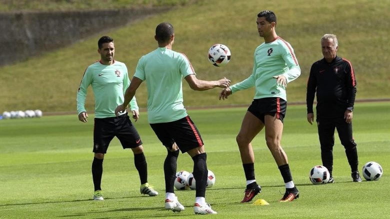 Ronaldo dhuron spektakël në stërvitje, paralajmëron Poloninë (Video)