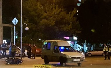 Kamionçina ‘Pickup’ godet motoçiklistin në Çair të Shkupit (Foto)