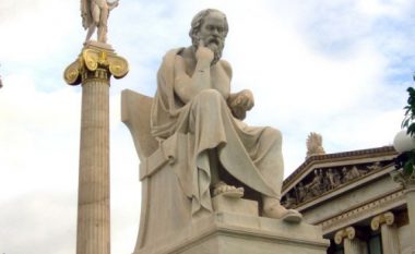 Athina mbron statujat nga vandalët