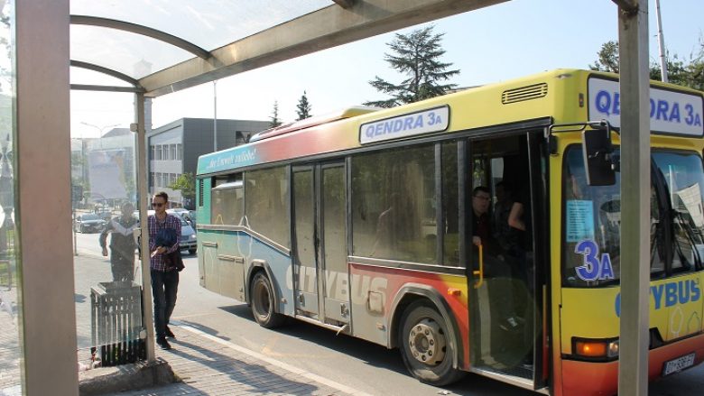 Hoti: Për autobusë nënshkruaj kur të autorizohem nga Presidenti