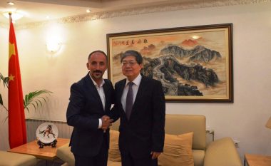 Ambasadori kinez Zhenshun takoi kryetarin e Gostivarit, Nevzat Bejta