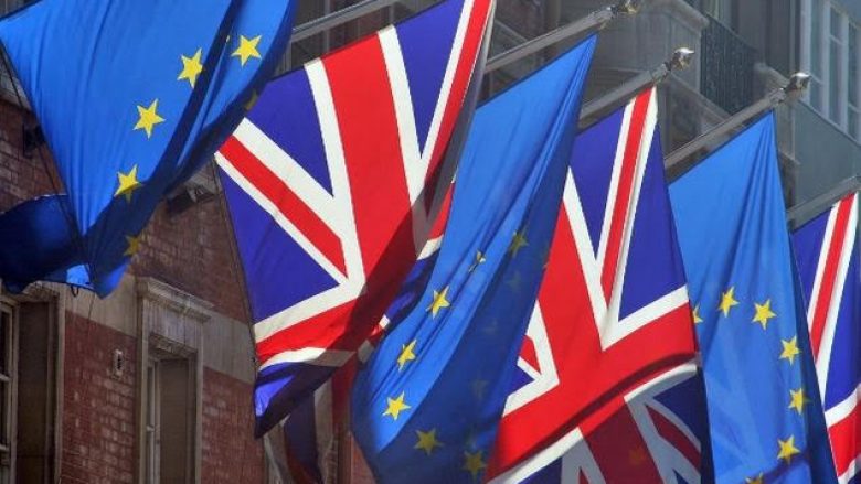Britani: 1.2 milion veta janë penduar që votuan për t’u larguar nga BE