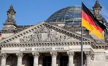 Gjermania nuk u lejon deputetëve të ardhura të larta dytësore