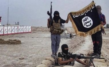 CIA: ISIS po mundohet të shpërndajë militantët për sulme në perëndim
